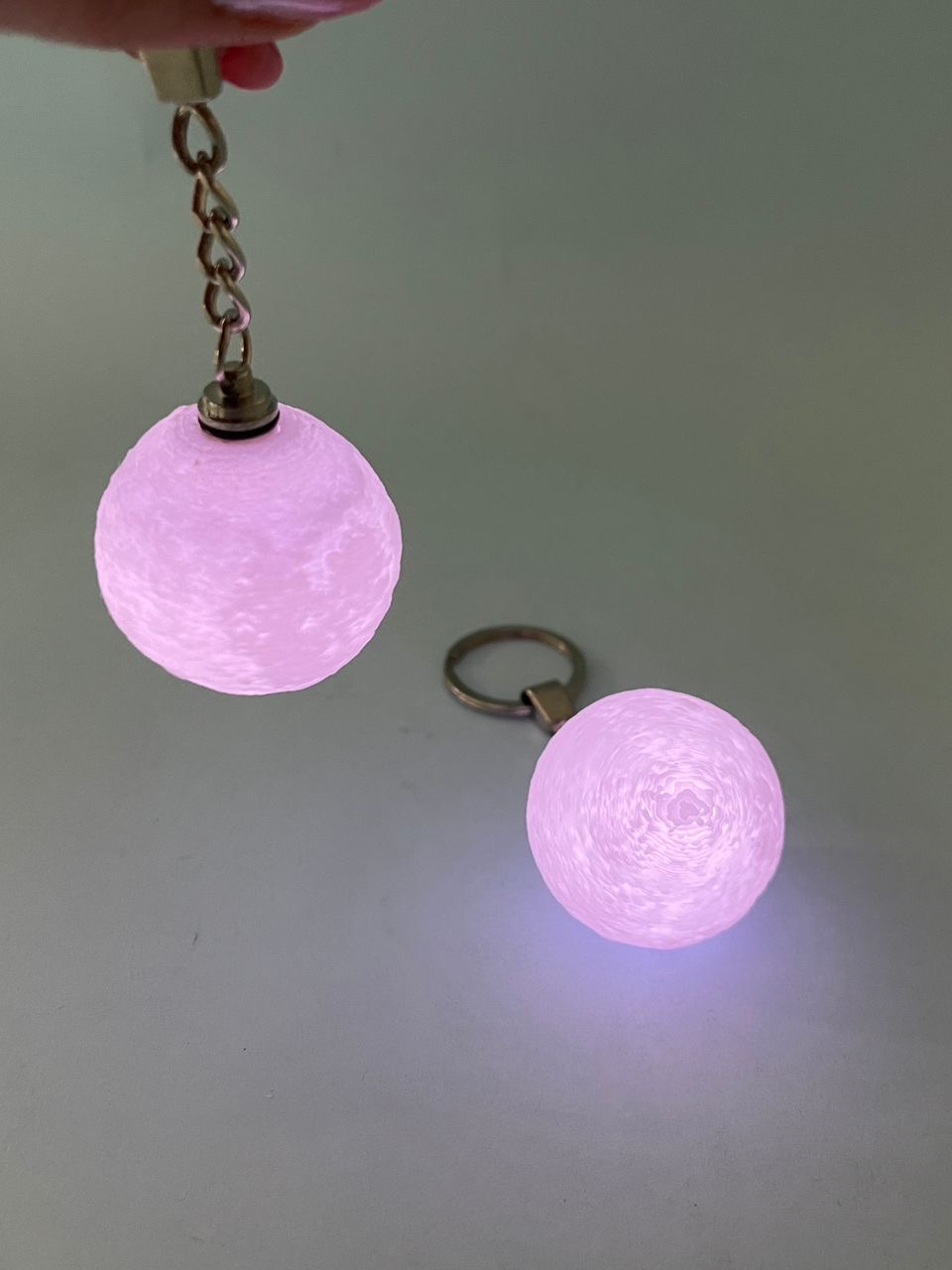 سرکلیدی ماه چراغ‌دار LED | جاکلیدی ماه شب‌تاب فانتزی مناسب هدیه و آویز کی